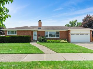 16 N William St, Mount Prospect, IL 60056