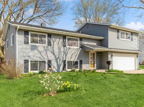 4204 Warren St, Davenport, IA 52806