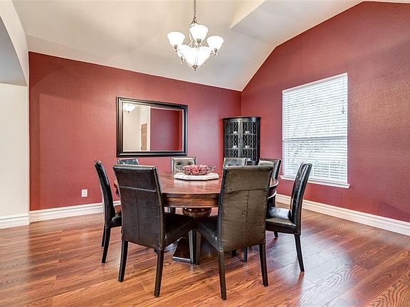 4th image of 1807 Sharpsbury Dr