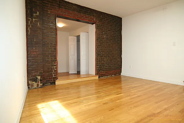 Rented by aptsandlofts.com | media 1