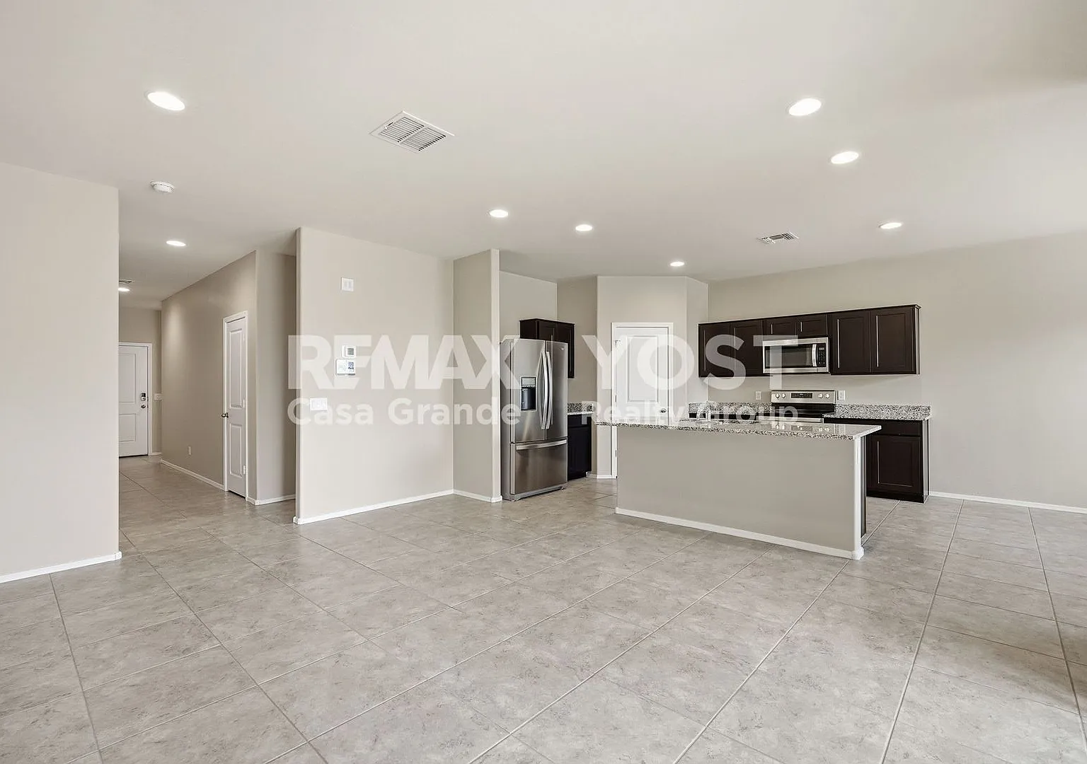Beautiful Kitchen, Open Layout, and Room to Relax! — Photo 3