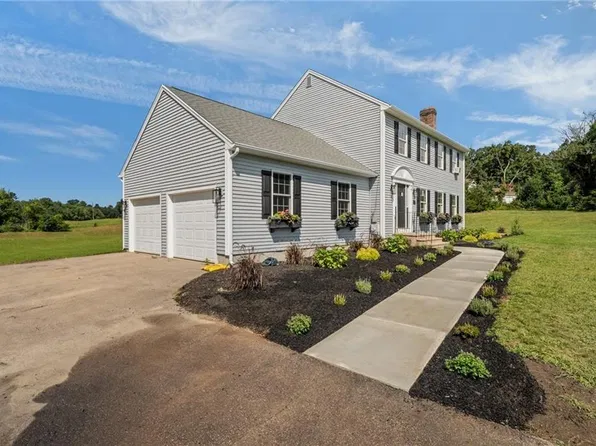 45 Pleasant View Dr, Hope Valley, RI 02832