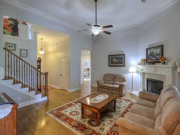 3rd image of 904 Thany Ct