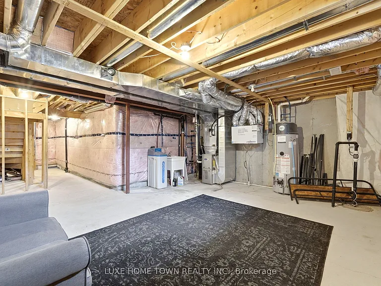 100 Monarch St — Photo 31