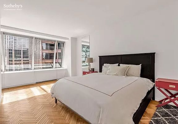 3rd image of 15 W 53rd St #13C