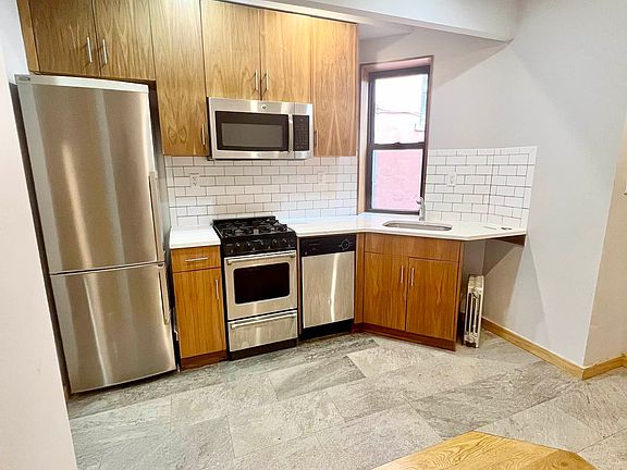 3rd image of 33 Henry St APT 14