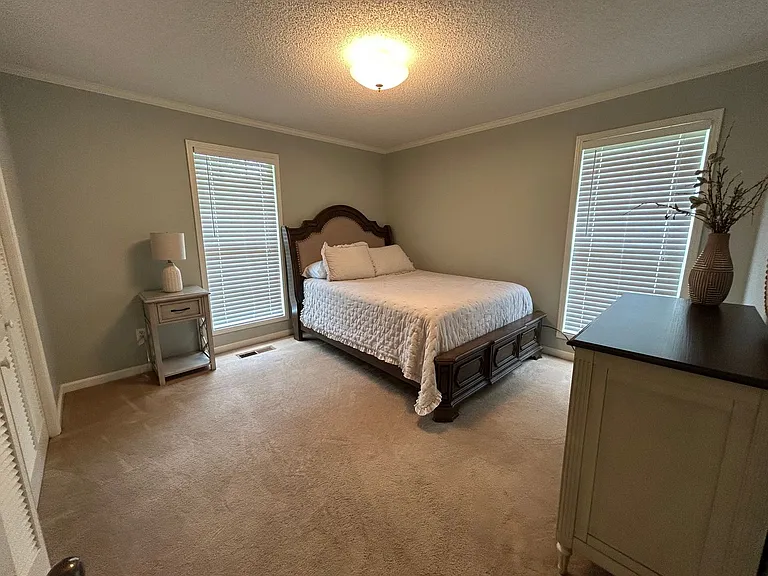 1393 W Main St — Photo 12