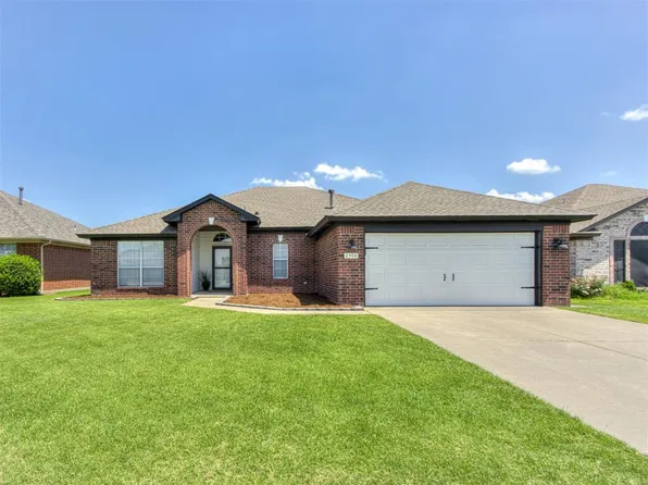 2508 Port Rush Dr, Moore, OK 73160