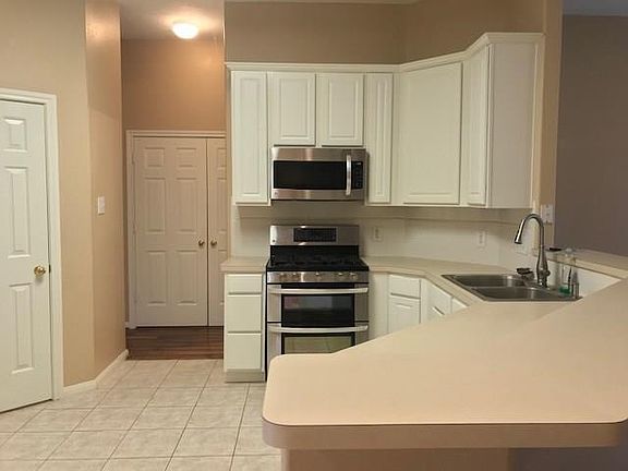 2nd image of 801 Courtside Dr E