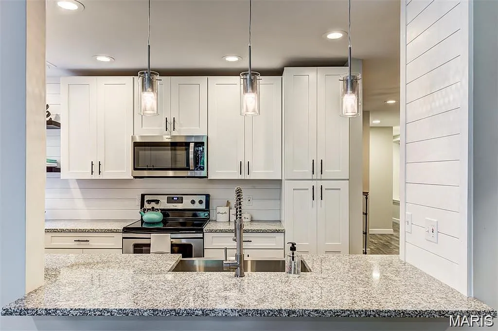 2 bed, 2.0 bath, 1785 sqft, $2,200 — Photo 1