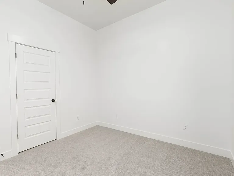 2862 W 500 N — Photo 32