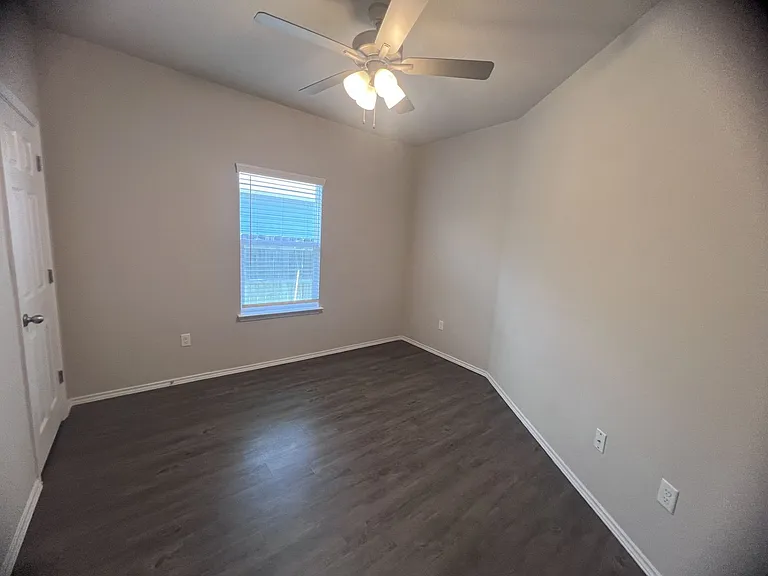 636-638 Heathers Way — Photo 16