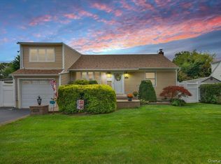 4042 Old Post Rd, Seaford, NY 11783