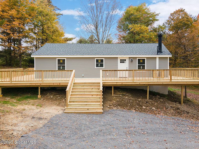 3rd image of 565 Gage Road
