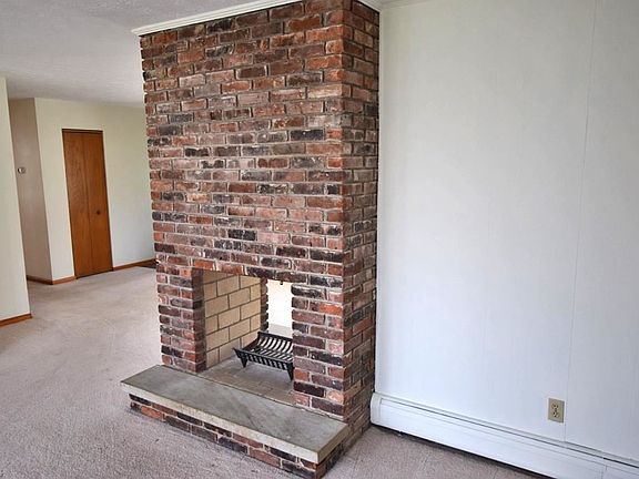 3rd image of 9040 Forest Ln