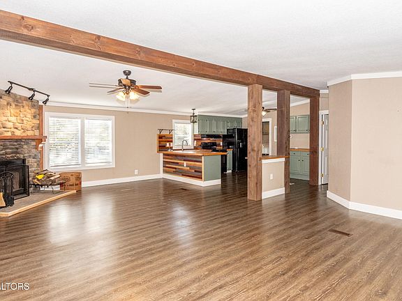 5th image of 1221 Mountain View Cir