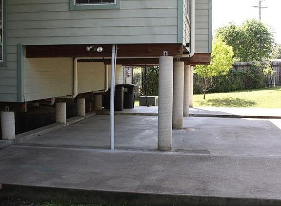3rd image of 200 Crest Dr