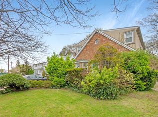 455 Hempstead Gardens Dr, West Hempstead, NY 11552