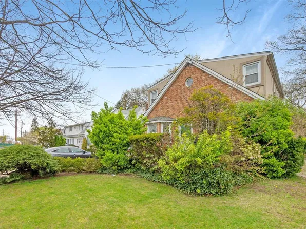 455 Hempstead Gardens Drive, West Hempstead, NY 11552