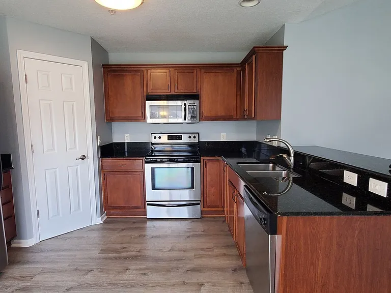 3231 Wexford Dr — Photo 6