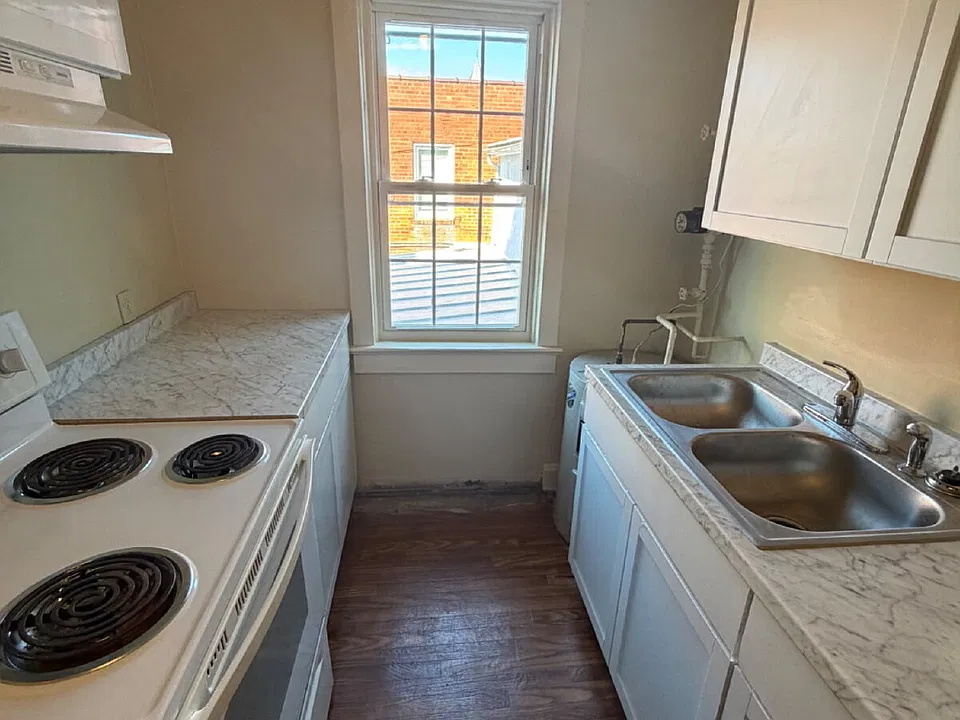 19 S Royal Ave #4