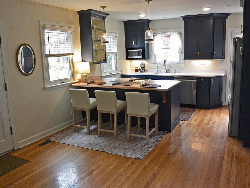 Open Kitchen & dining area