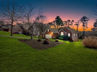 46 Centerport Dr, White, GA 30184