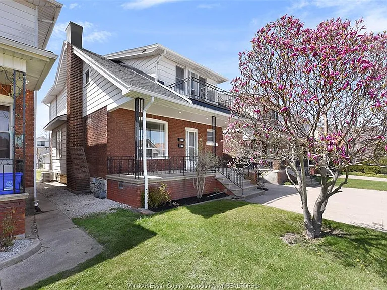 1069 Marentette Ave #UPPER — Photo 2