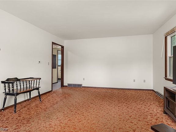 4th image of 77 Seminary St