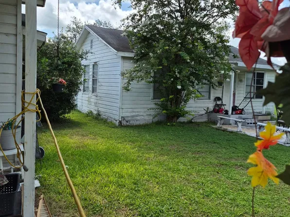 219 E Corral Ave, Kingsville, TX 78363