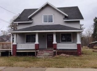 427 5th St, Waupaca, WI 54981