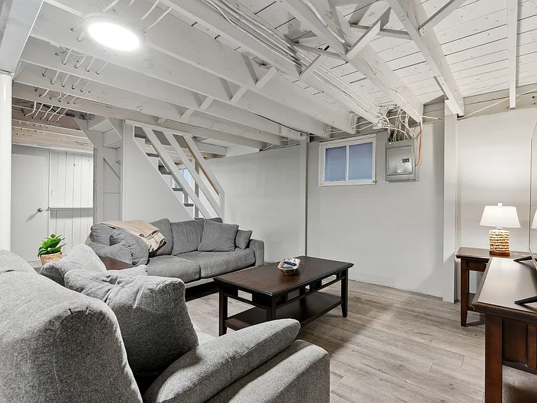 2415 Telegraph Rd — Photo 31