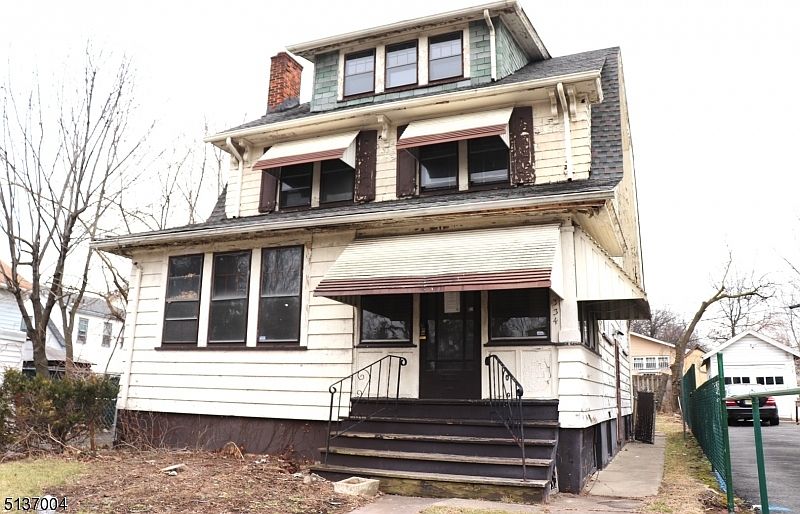 1st image of 334 N Clinton St