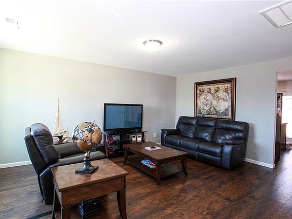 3rd image of 2810 Glenn Abbey Ln