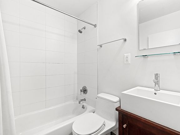 5th image of 184 Thompson St APT 3T