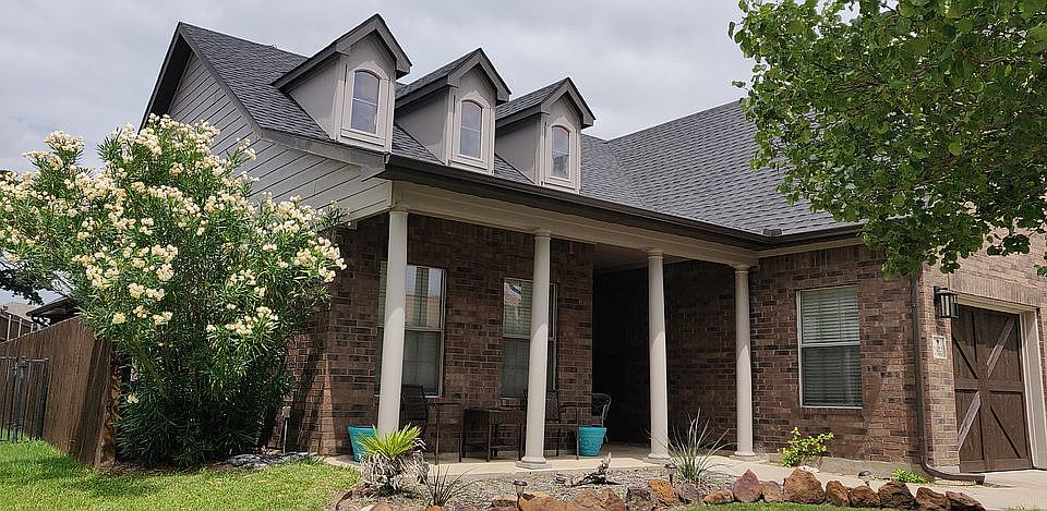 1st image of 2833 Greenway Dr