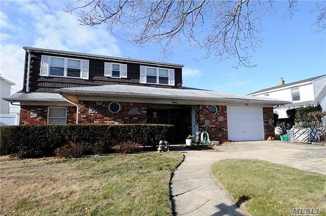 1st image of 18 Locustwood Ln