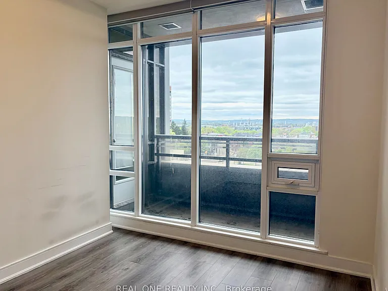 150 Main St W #808 — Photo 10