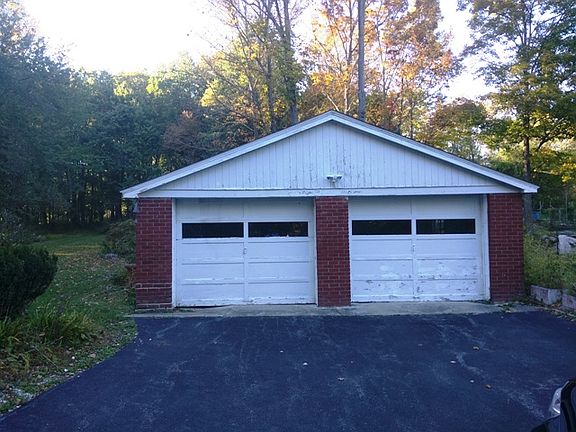 4th image of 2272 Brookside Ave