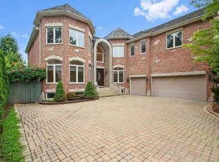 912 Glenshire Rd, Glenview, IL 60025