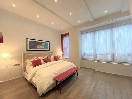 Sold by Flat Iron Real Estate | media 4
