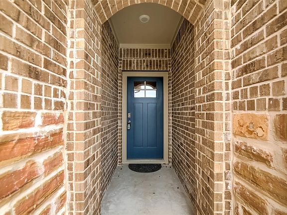 3rd image of 603 Bluffview Dr