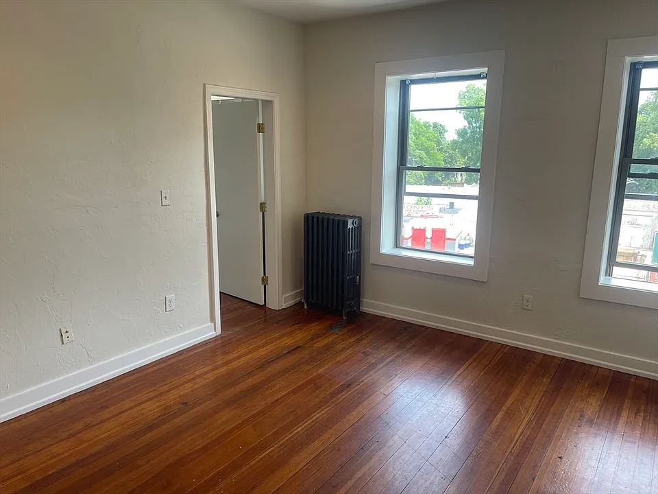 620 Columbia Rd #5