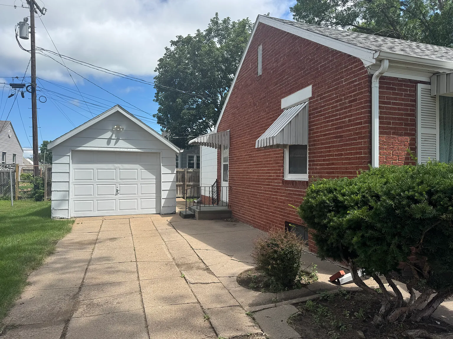 2 bed, 1.5 bath, 1456 sqft, $1,395 — Photo 2