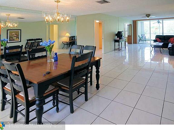 4th image of 555 Oaks Ln APT 204