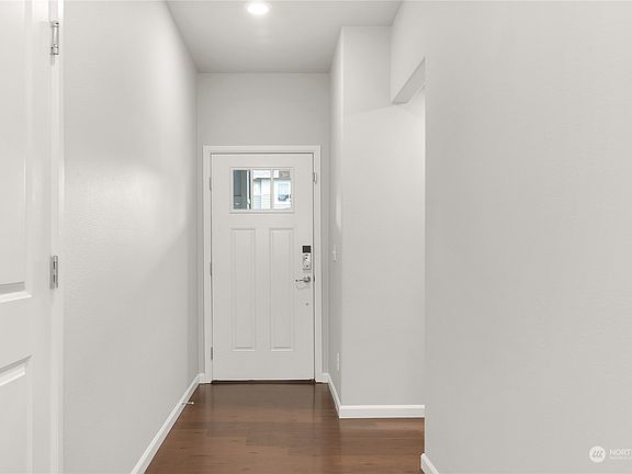 2nd image of 618 Woodduck Drive SW