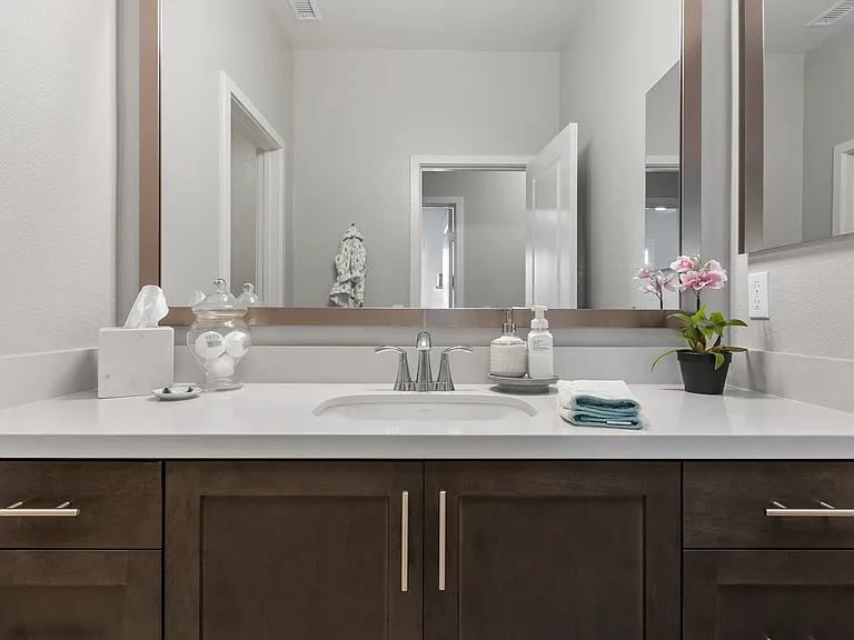 805 Blackstone Dr — Photo 14