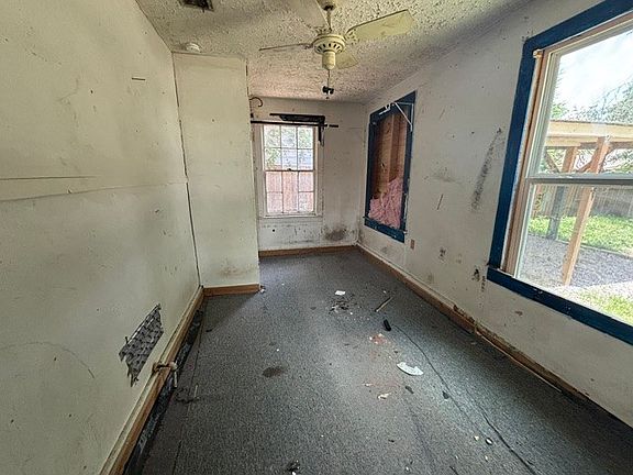 5th image of 901 Sherman St