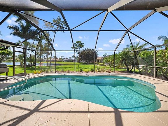 3rd image of 28581 Winthrop CIR