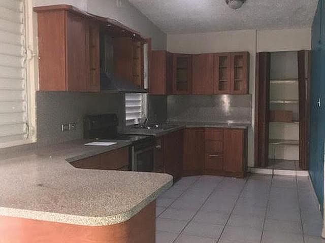 2nd image of 957 Calle 31 SE